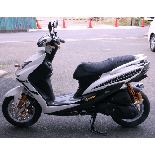 ブラックカーボン ローダウン タックロールシート No.22 - バイク