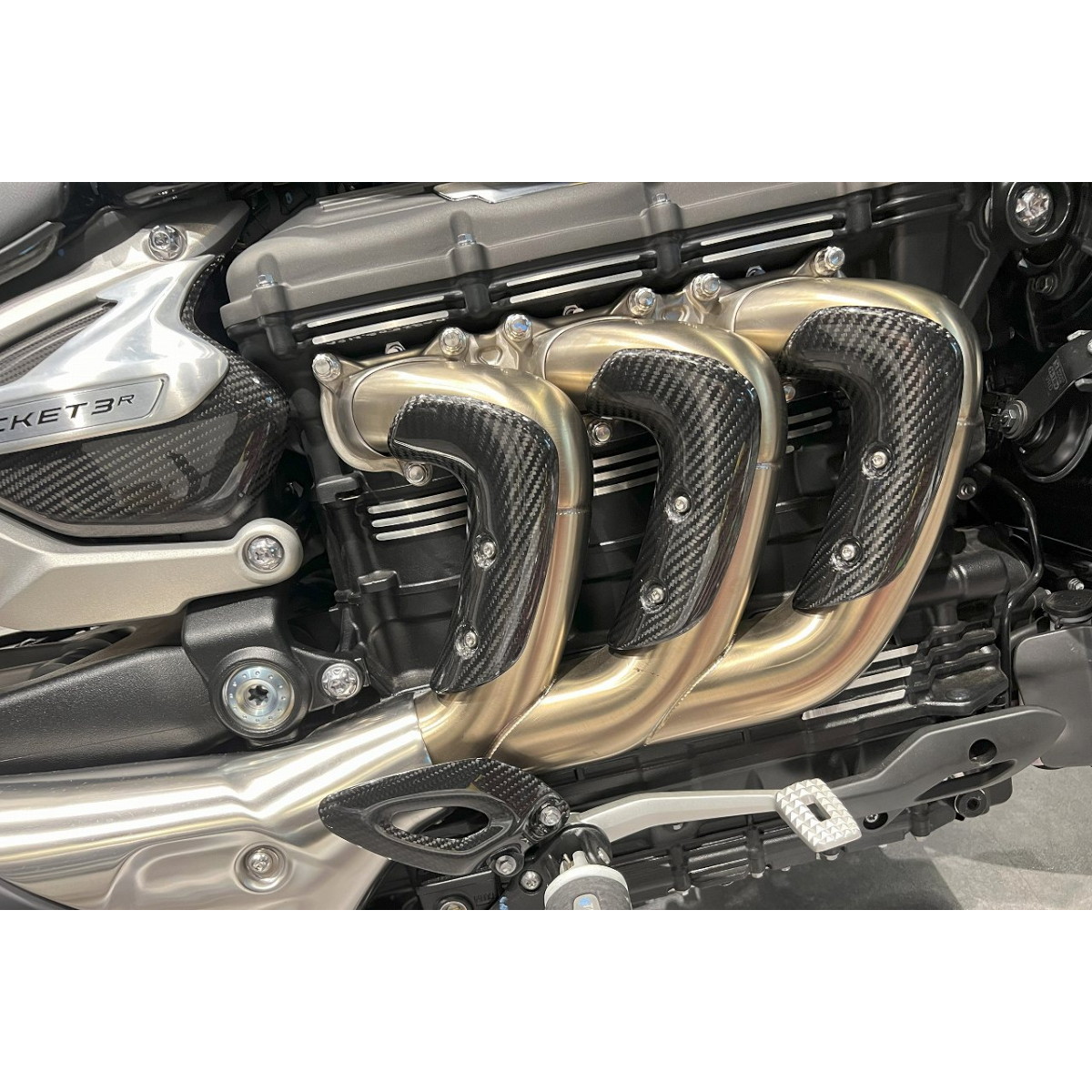 SPEEDRA スピードラ エキパイヒートガード 仕様：綾織り艶あり ROCKET 3 GT TRIUMPH トライアンフ マフラーガード・ヒートガード SPEEDRA ROCKET 3 GT エキパイヒートガード 仕様 平織り艶あり SPEEDRA