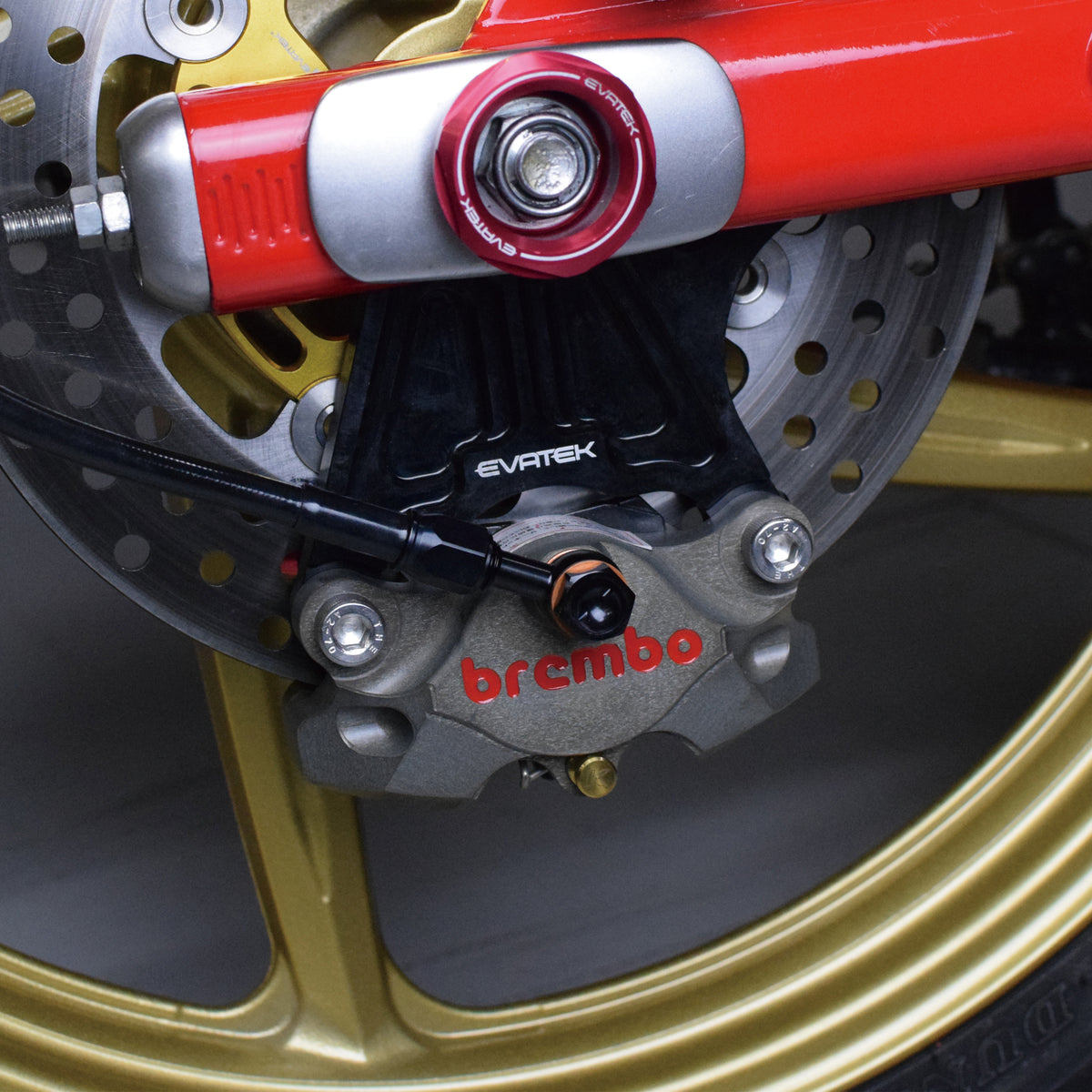 ハンターカブ125 エバテックフロントbrembo キャリパーとサポート