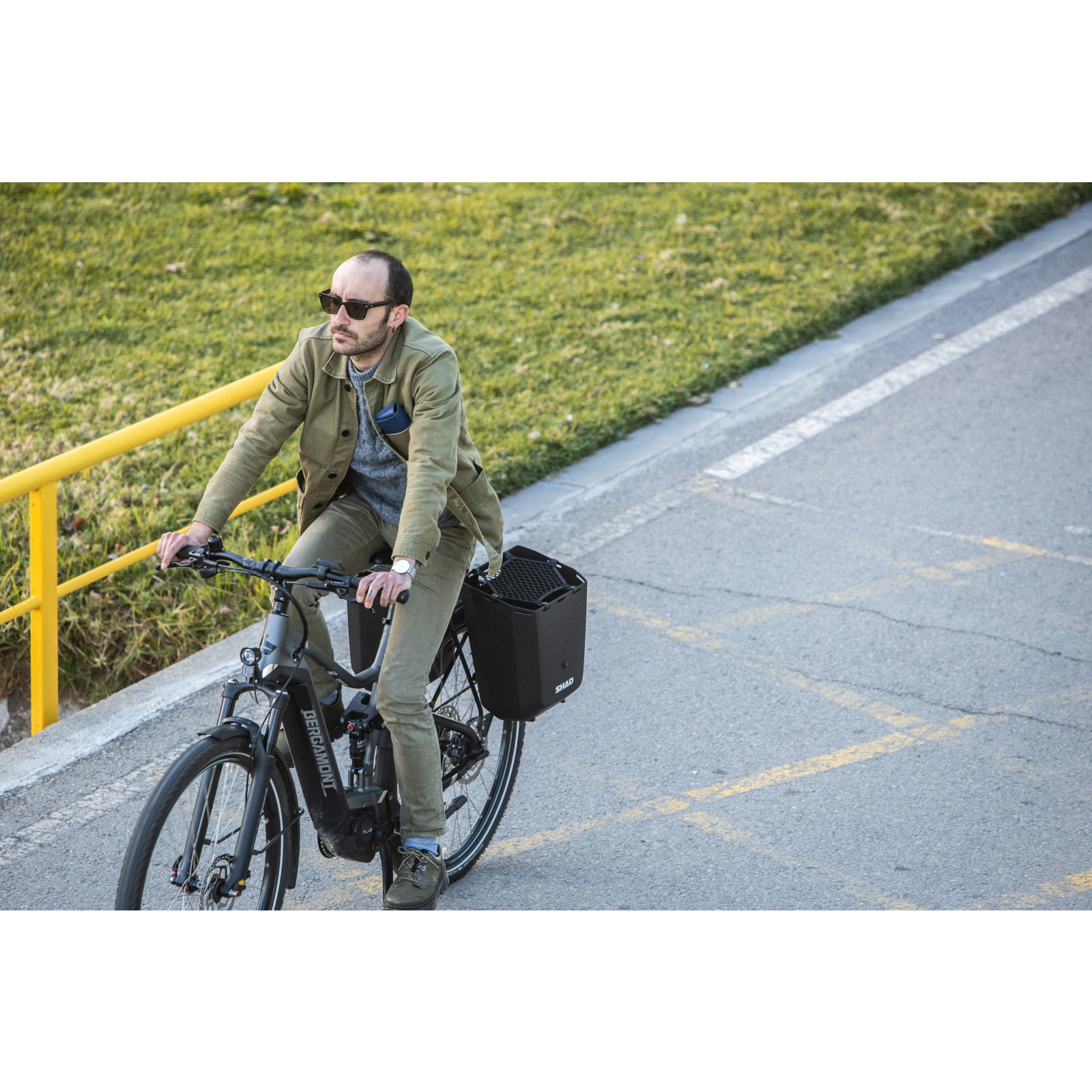 Shad◇DAILY 自転車ボックス 20L ワンタッチ脱着式 オスログレー DAILY